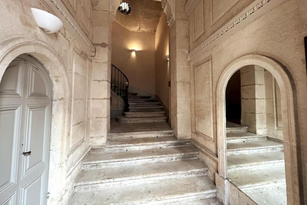 Le Vieux Sextier - Ac Clim - Lumineux - Wifi - Hypercentre Apartment Авиньон Екстериор снимка